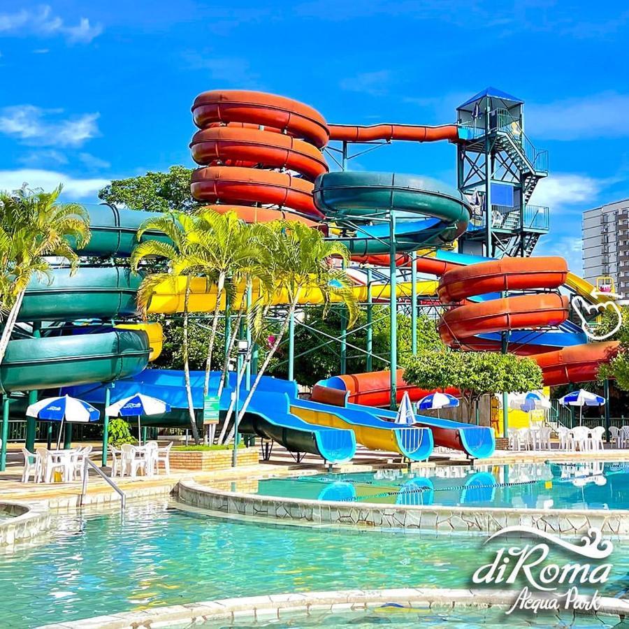 Imperio Com Um 1dia No Acqua Park, Splash E Slide *